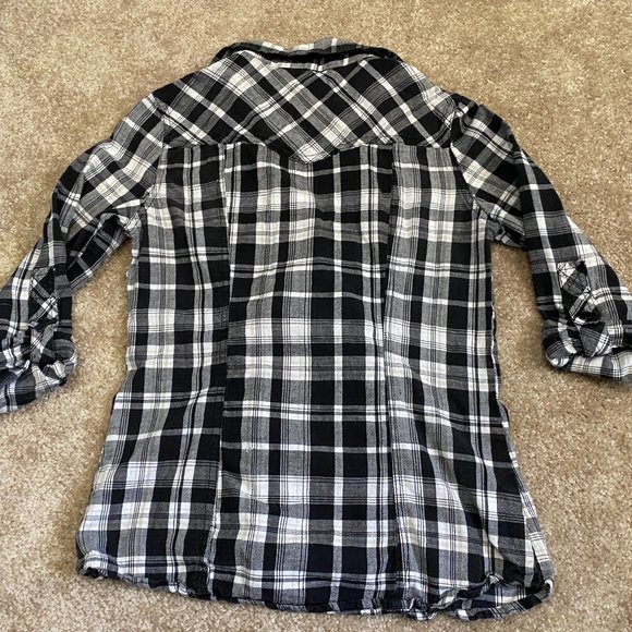 Passport Plaid Button down 3/4 sleeves - Picture 2 of 3